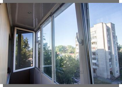 Холодное остекление алюминиевыми окнами Алютех с отделкой стен вагонкой ПВХ в Жуковском