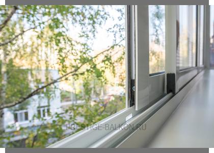 Раздвижное холодное остекление балкона с шумопонижающими отливами в Жуковском