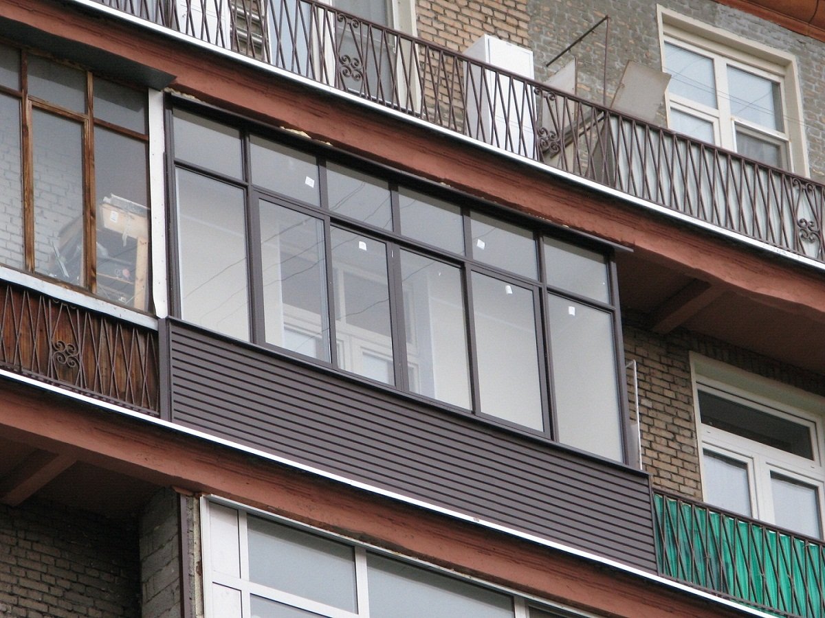 Холодное остекление балкона профилем Provedal и покраска профиля в цвет по каталогу в Жуковском