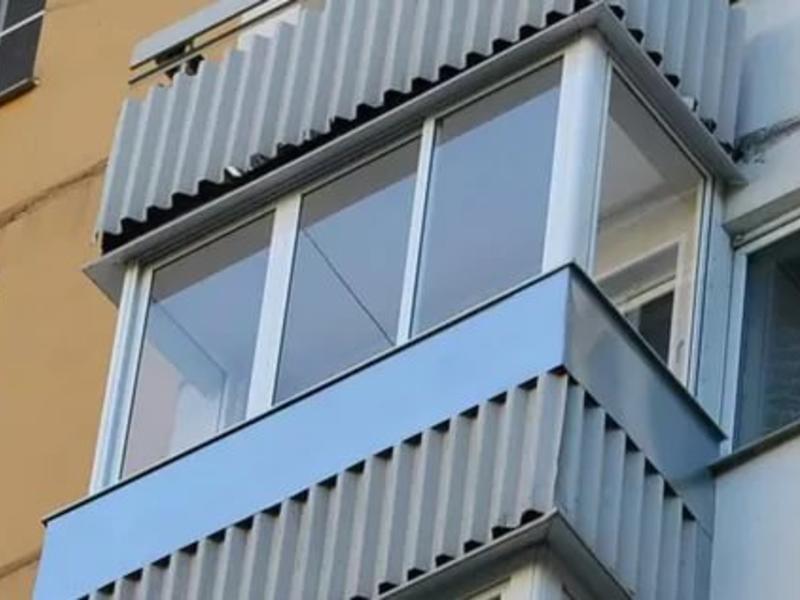 Холодное остекление балкона профилем Provedal и покрытие пола линолеумом в Жуковском