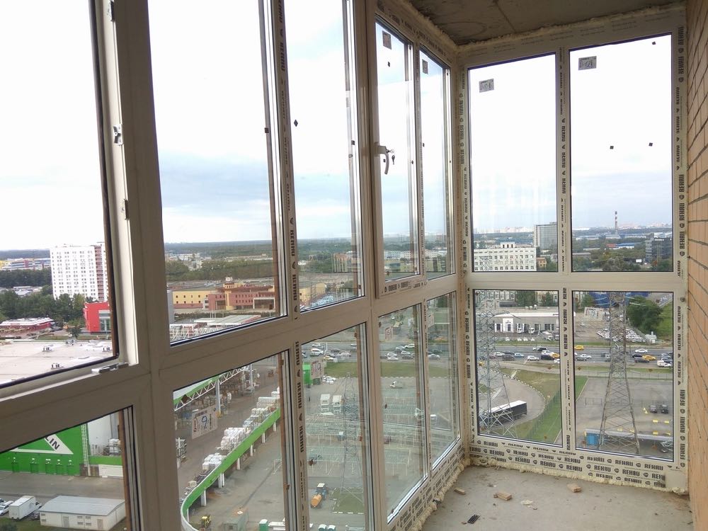 Французское панорамное остекление балкона от пола до потолка в Жуковском