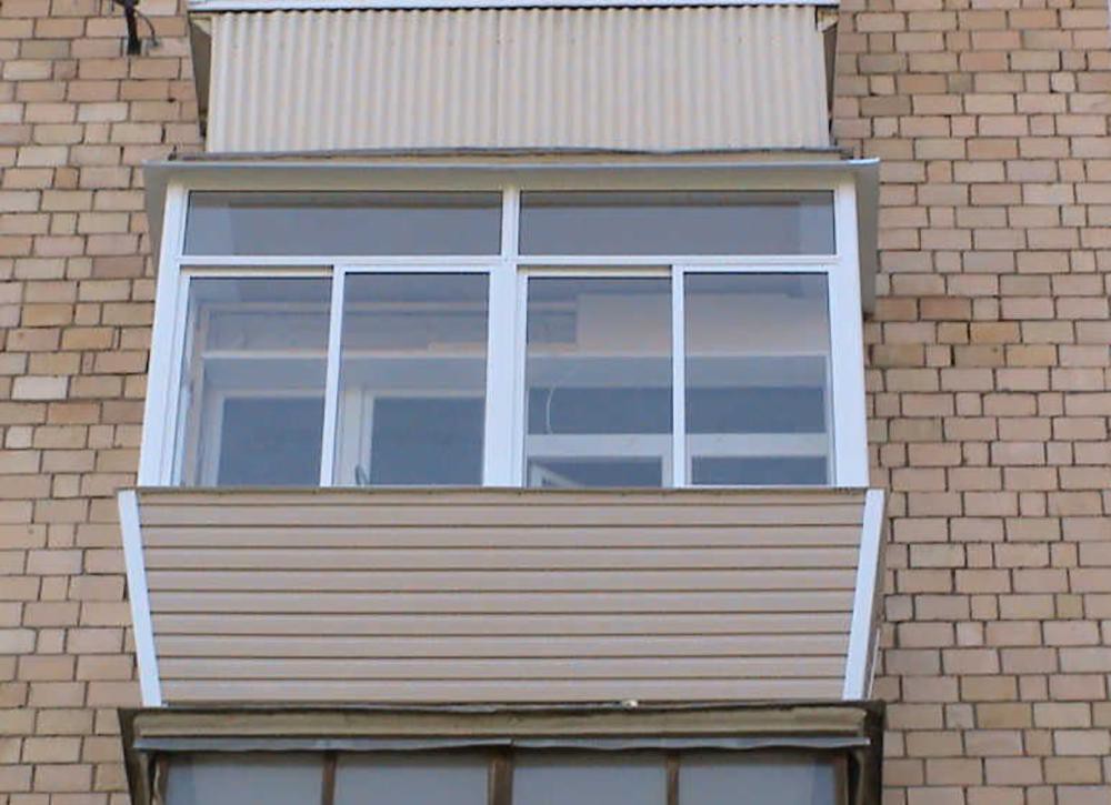 Холодное остекление алюминиевыми окнами с выносом и нащельниками в Жуковском