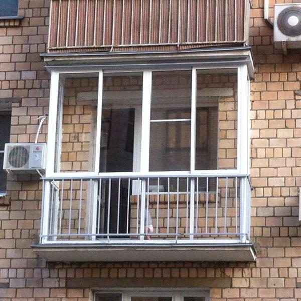 Французское остекление балкона от пола до потолка с ограждением в Жуковском