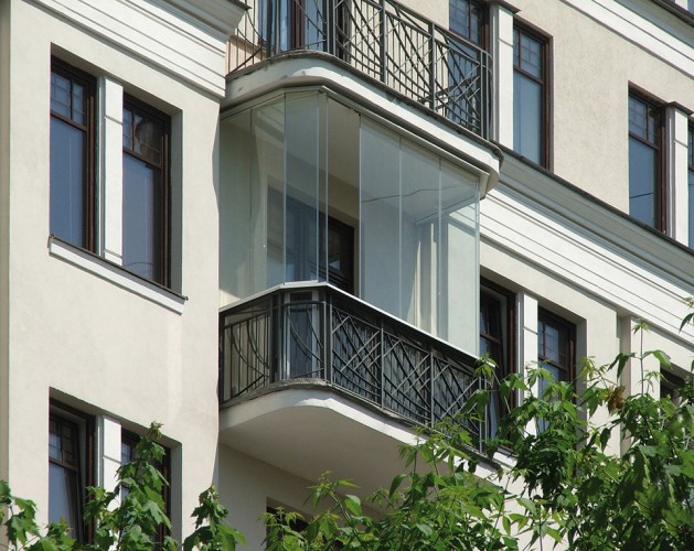 Финское безрамное остекление балкона в Жуковском