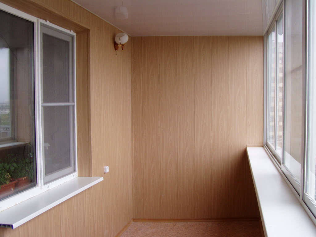 Теплое остекление с утеплением и отделкой ламинированными панелями в Жуковском